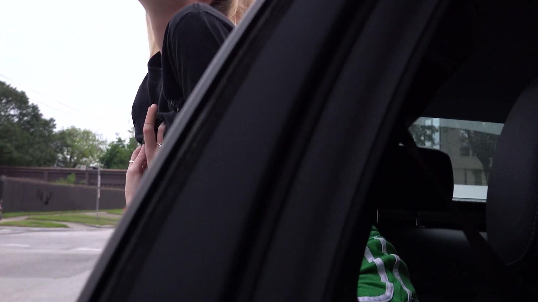 canbebought-13-04-2020-231544216-and-she-went-for-the-buttplug-lucycanbebought-mollypopzcbb-anabeltexas