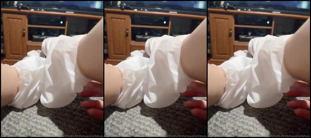 Snowpriness Onlyfans Something Really Sticky On My Feet Awww My Feet Feet So Soft Right Now