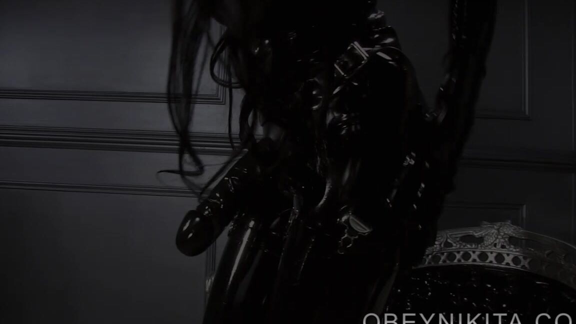 Mistress Nikita Блестящий Латекс И Высокие Каблуки Femdom