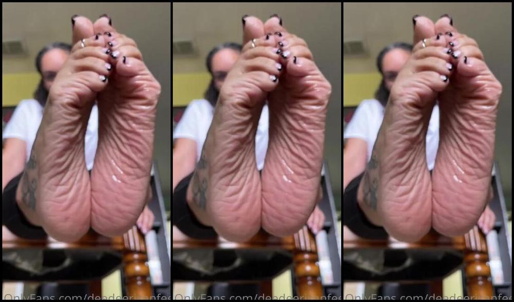 Deedeericanfeet Onlyfans As Requested One Oiled One Not In This View Dang Focus Was Messing Wit Me In This One Shee