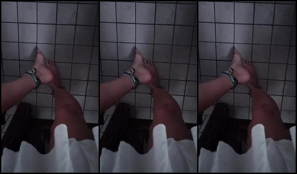 Frejas Submissive Feet Nicknamed Frejassubmissivefeet Onlyfans Going Out For A Beer And Visiting The Public Toilet At The Bar There Is2