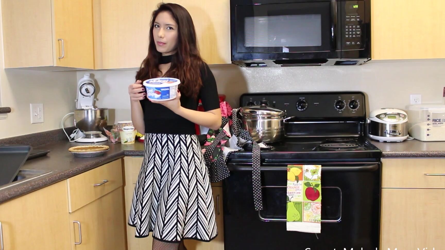 Food, Asian, Bathtub Fetish, Twerk, Foot Fetish sweetxmelody messy and clean up holiday treat preview ManyVids