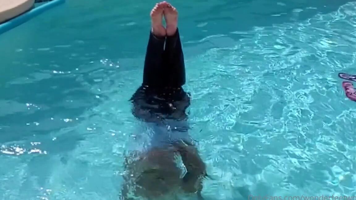 Wonderaeetwoman Nicknamed Wonderfeetwoman Onlyfans Wet Fantasy Special Request To Go Swimming While Wearing Jeans Yes I Do Accept Requests For What