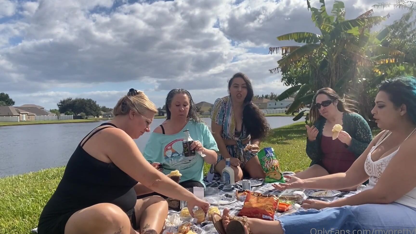 Myprettyfeet What Better Way To Spend Your Thanksgiving Than Watch The Diva S Picnic By A Lake Goddes