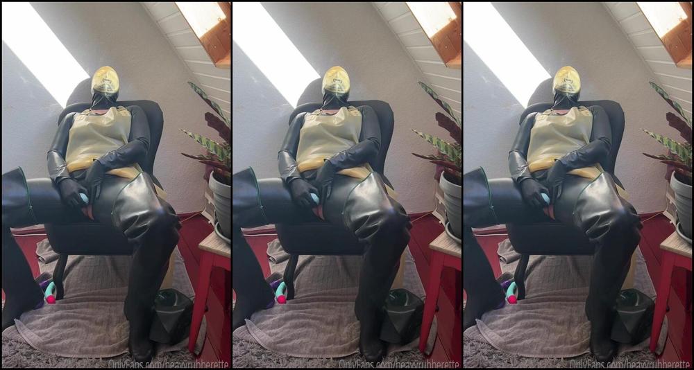 heavyrubberette-15-11-2021-2271981064-this-hood-makes-me-so-horny-should-i-wear-it-more-often