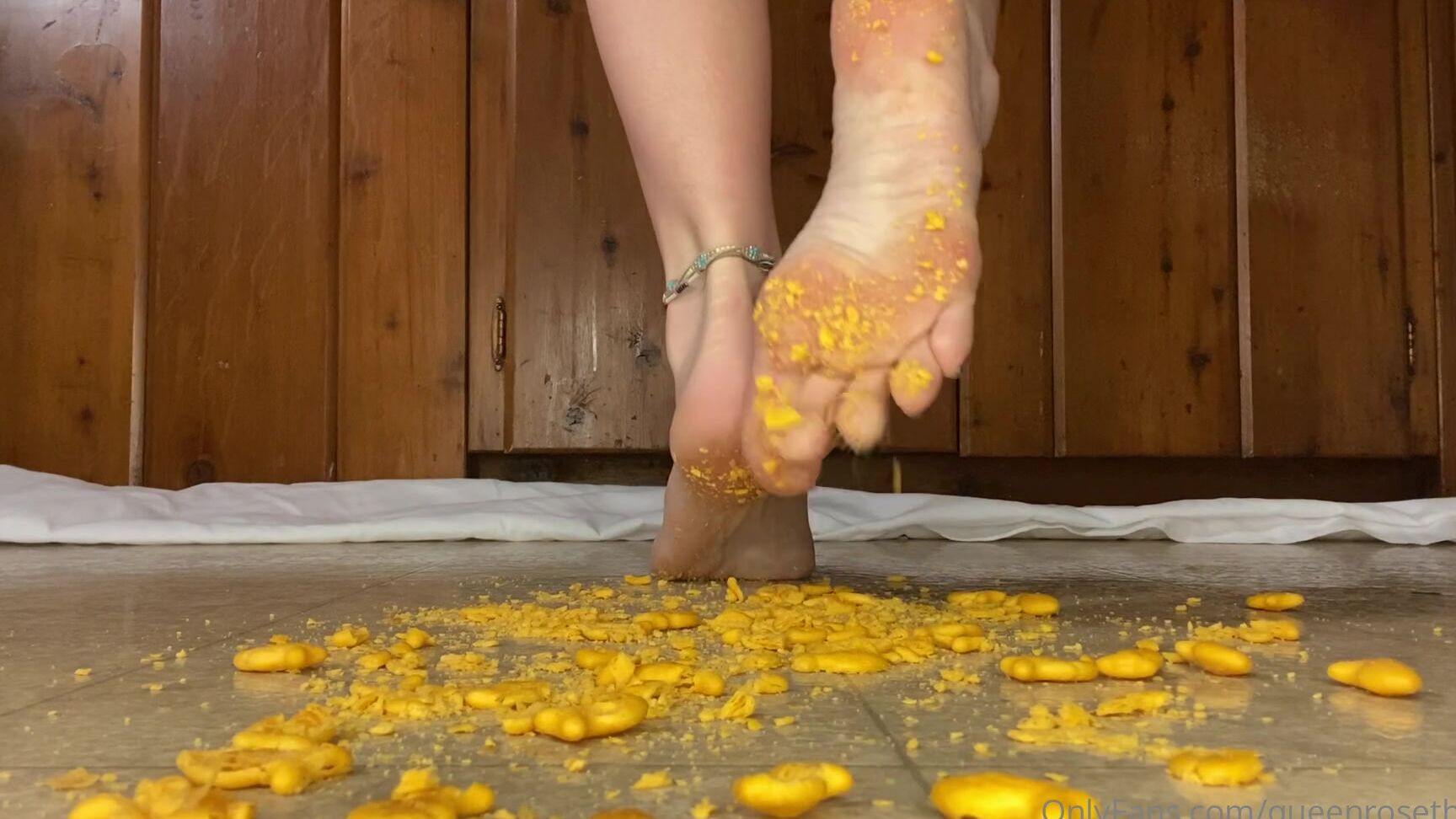 Queenrosethorn Crushing Gold Fish