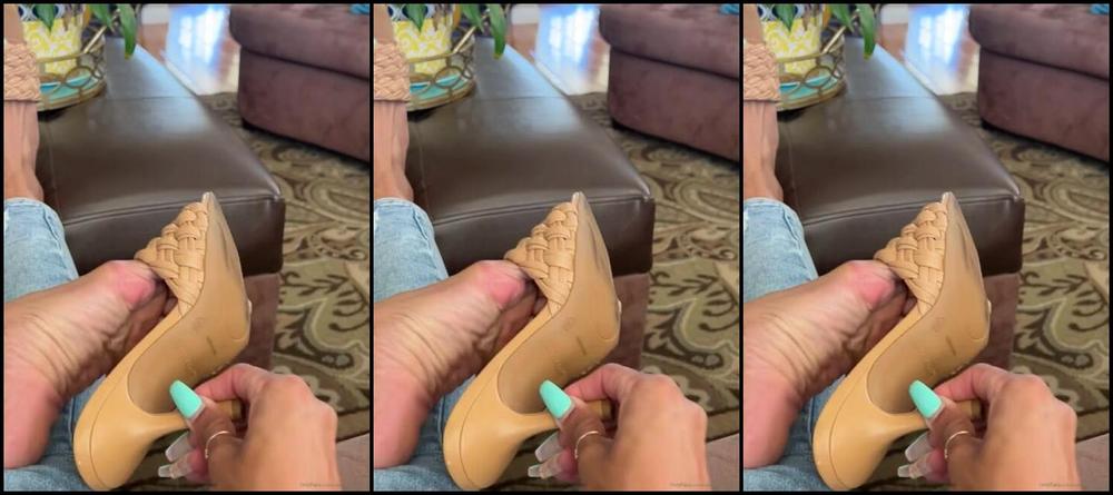 Caribbeansolez Onlyfans Busy Work Day Thought I Might Share My Work Soles With You They Get So Sweaty 1P