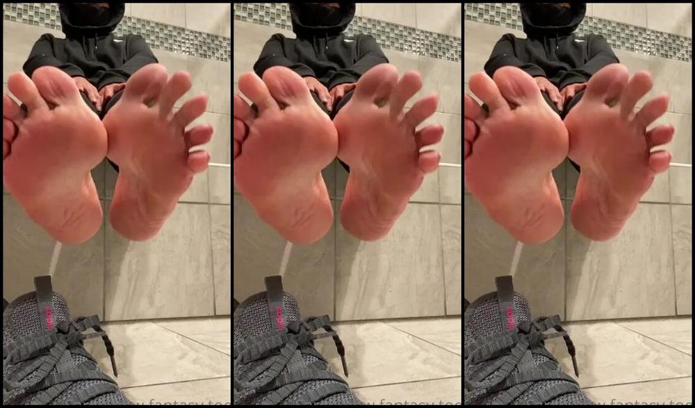 Sarah Bbw Fantasy Toes Aka Comefollowsarah Onlyfans Taking Off These Gym Shoes