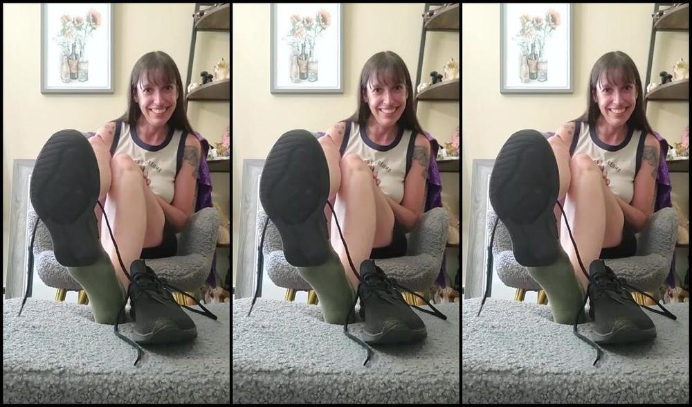 Crystal Paris Nicknamed One Lonely Foot 07 30 2024 Onlyfans Video Sweaty Sock Removal