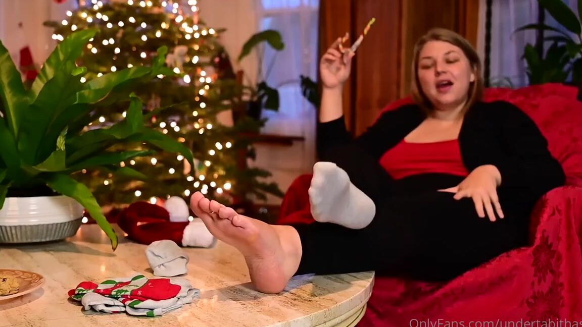 Tabitha Toes Nicknamed Tabithatoes 12 08 2021 Onlyfans Video Cousin Asks You To Cum For Her Feet For Christmas Sssshhhhhhh Youve Always Found Your Cousin