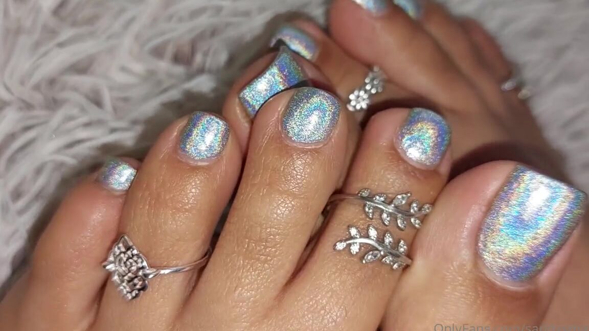 Mica Sandy Nicknamed Sandysmallfeet Onlyfans You Think You Are So Sneaky Watching My Toes Thinking I Didnt Noticed