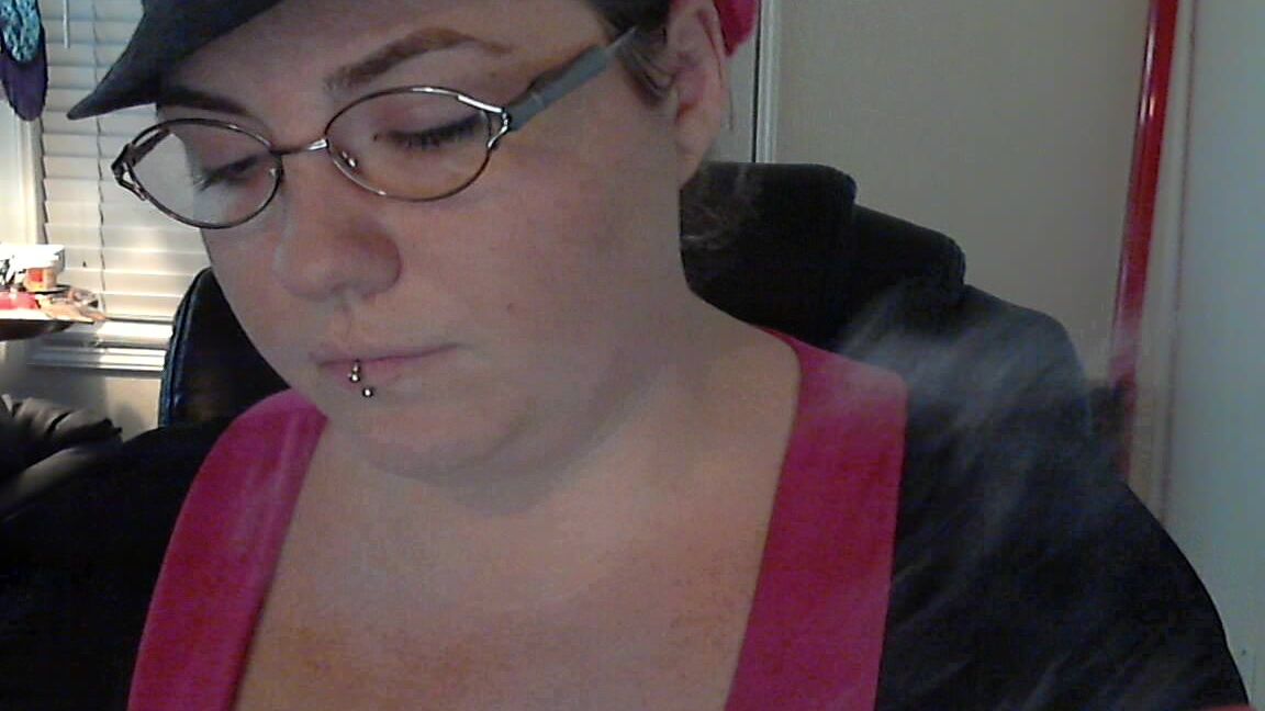 Camgirlkitten Smoking A Blunt Inside A Chillum