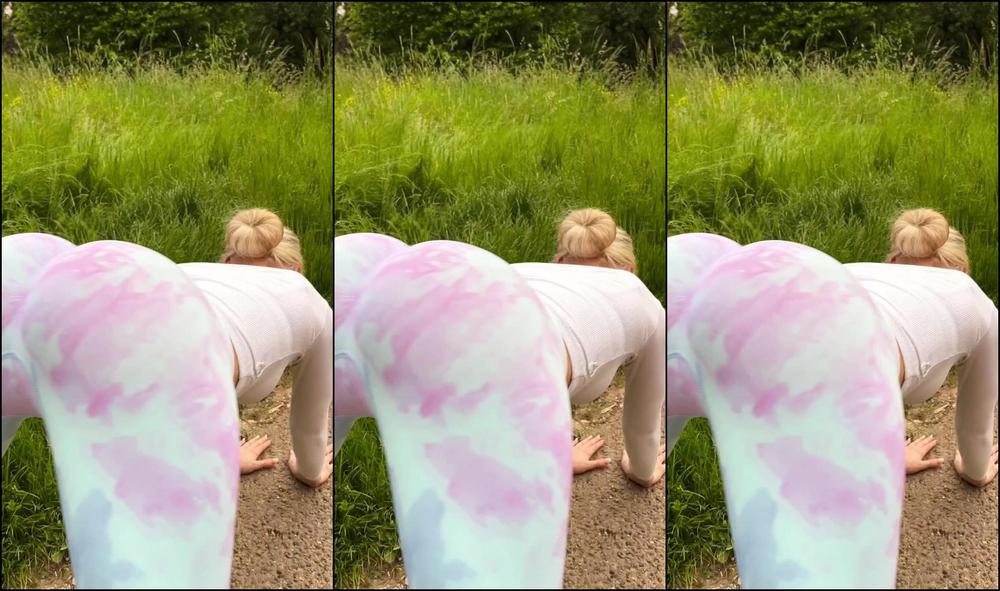 Peyton Kinsly 2881035318 05 23 2023 Twerking Outside