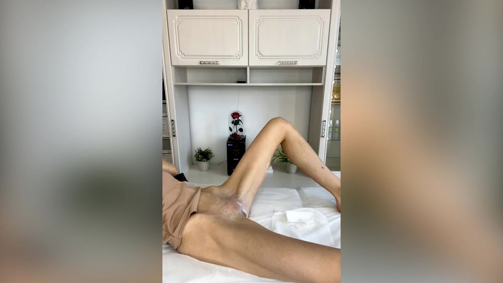 Sugarnadya Depilates The Wet Pussy Of A Horny And Skinny Beauty With Long Legs