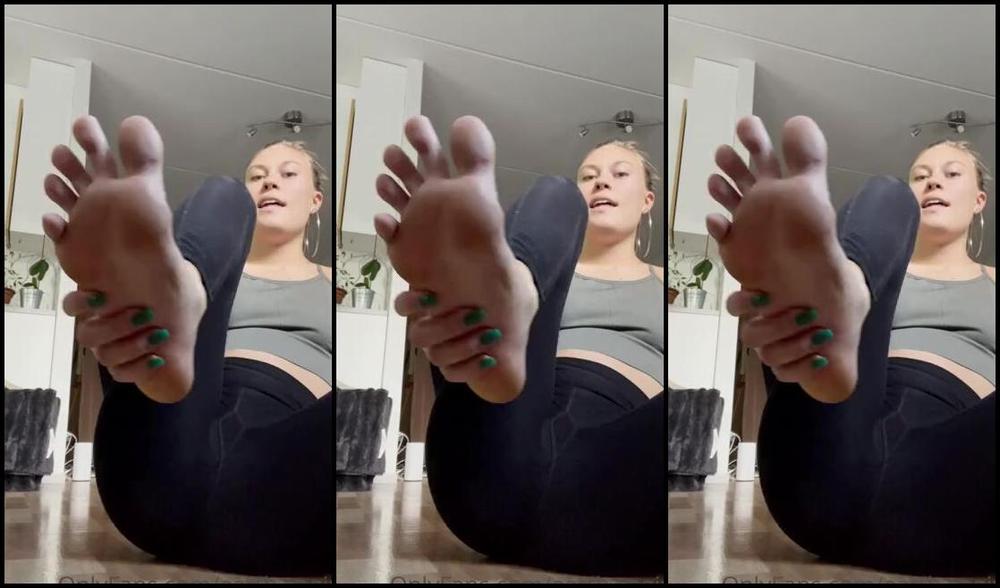 Goddessbast Nicknamed Goddessbastet Onlyfans Sweaty Soles After Run