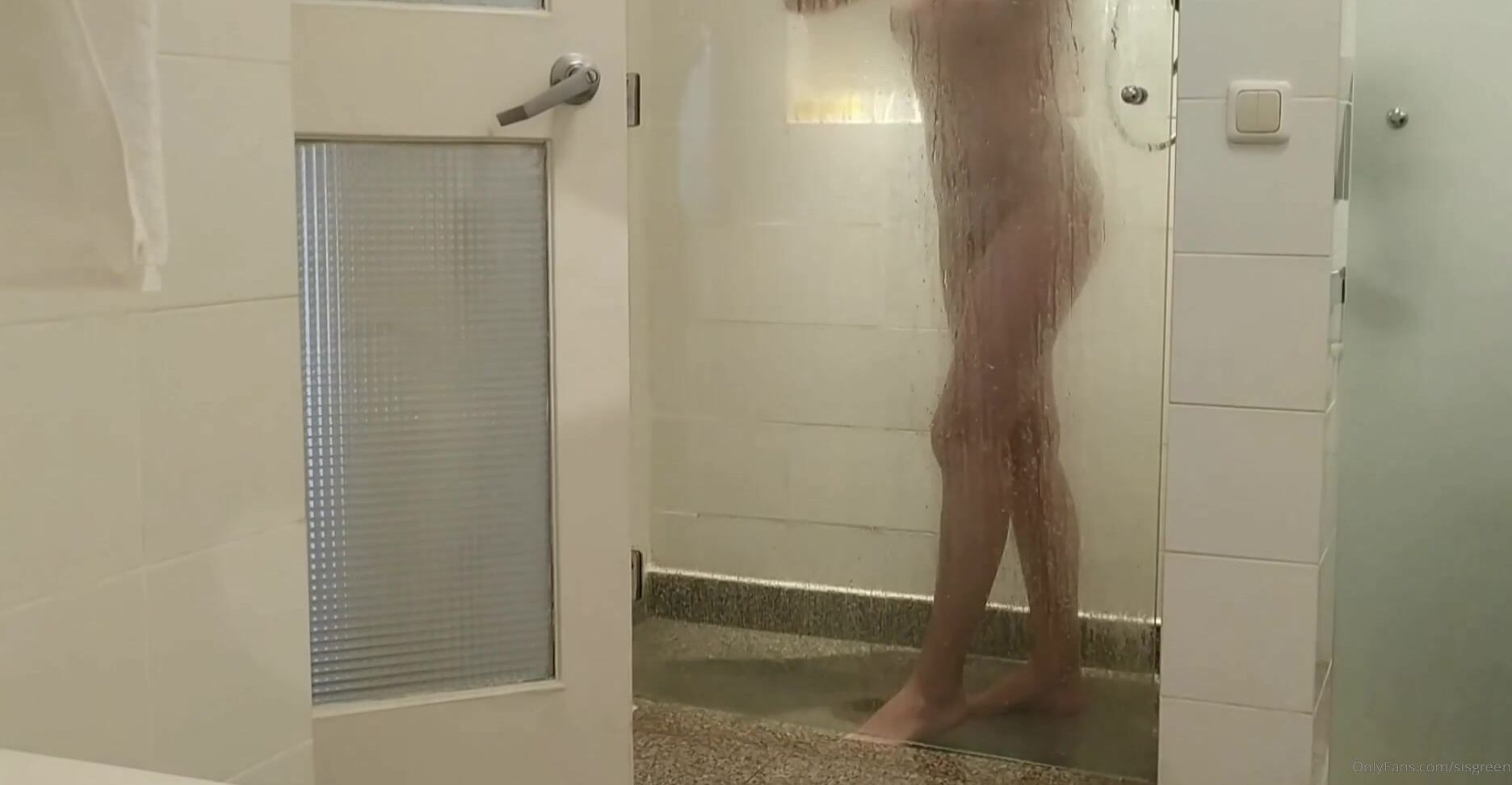 sisgreen-09-11-2020-1227765958-you-really-wanted-to-see-the-video-in-the-shower-i-m-glad-to-show-you-it