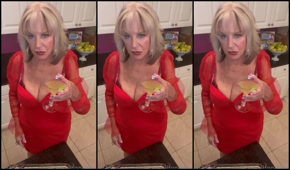 Avb Gilfgoddess Vip Nicknamed Avbgilfgoddess 06 15 2023 Onlyfans Video Mixing Up A Daiquiri