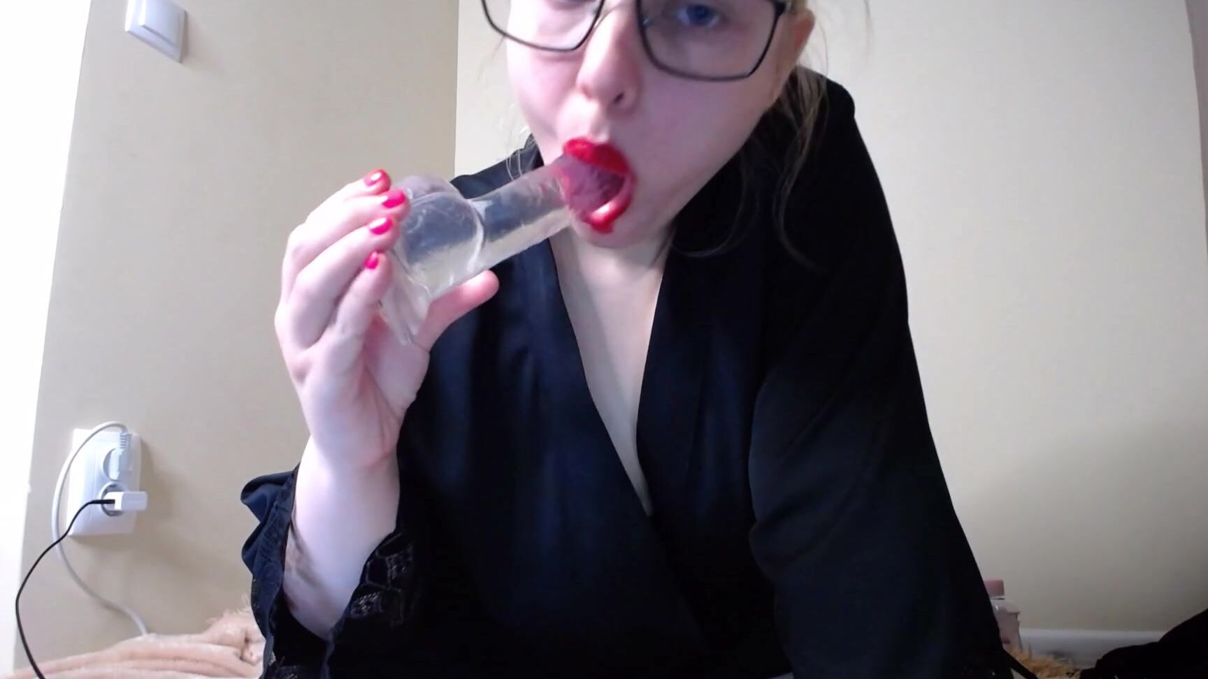 JucieLussie 148.Sucking A Clear Cock With Lipstick xhamster