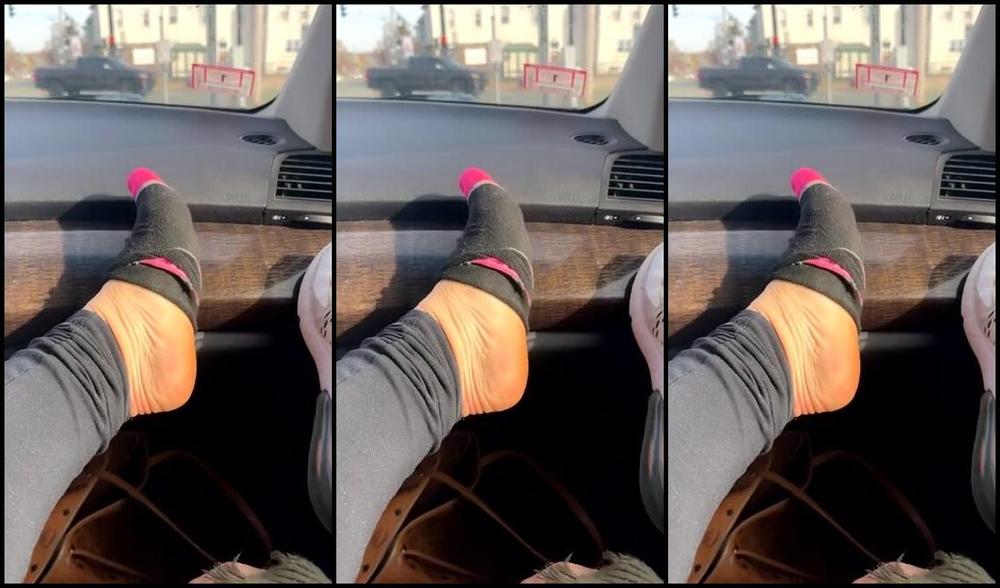 Coco Bella Nicknamed Cocobellafeetz 11 18 2024 Onlyfans Video Straight Out The Gym Sneakers