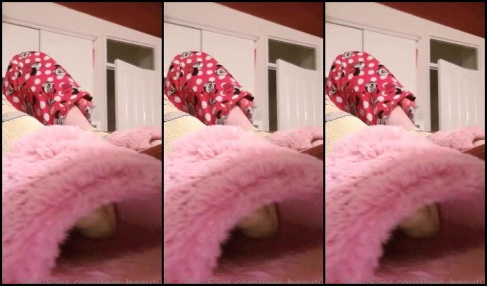 Feet Beautyx Nicknamed Feet Beautyx 08 06 2020 Onlyfans Video Had To Dangle Those Fluffy Flops To Wish You Good Night Also Hope You Take