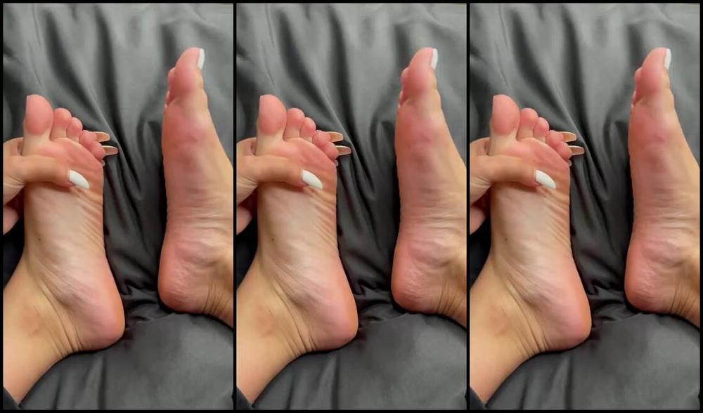 Its Queen Kylie Aka Its Queenkylie Onlyfans Beg To Kiss And Lick All I Want To Hear Tonight Is Sent Goddess