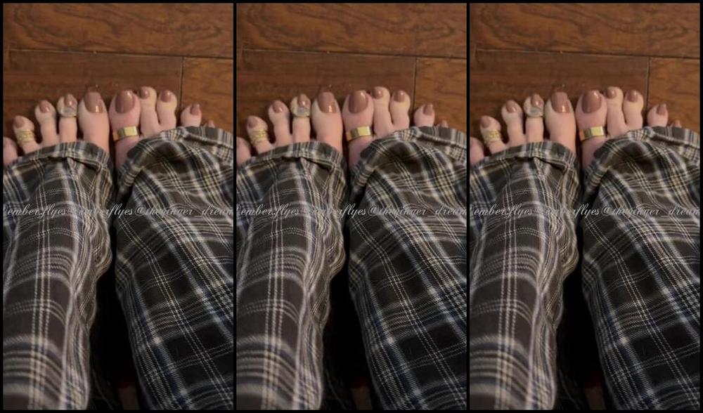 Thegingerdream Nicknamed Theginger Dream Onlyfans Some Toes Focus With The New Pedi I Reminder That I Don T Post Every Day Because