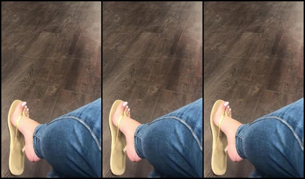 Footsiegalore Onlyfans Only Fans Exclusive Going Shopping And For A Friend To Try Things On And My Feet Can T Stay Still