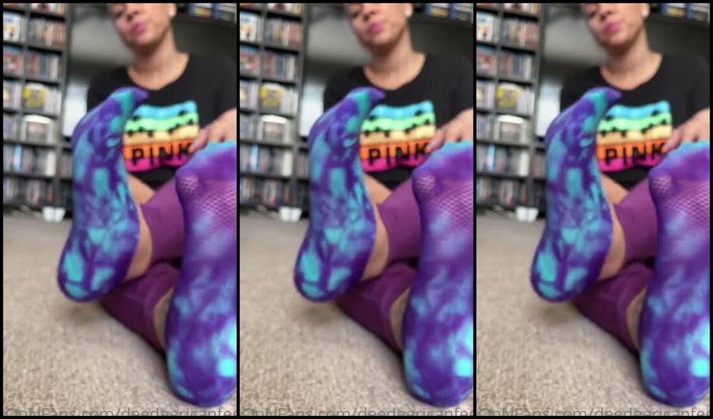 Deedeericanfeet Onlyfans As Requested Teasing U Wit Socks