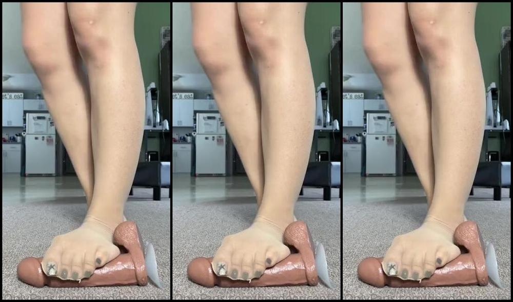 Deedeericanfeet Onlyfans As Requested Sheer Stockings And Dildo