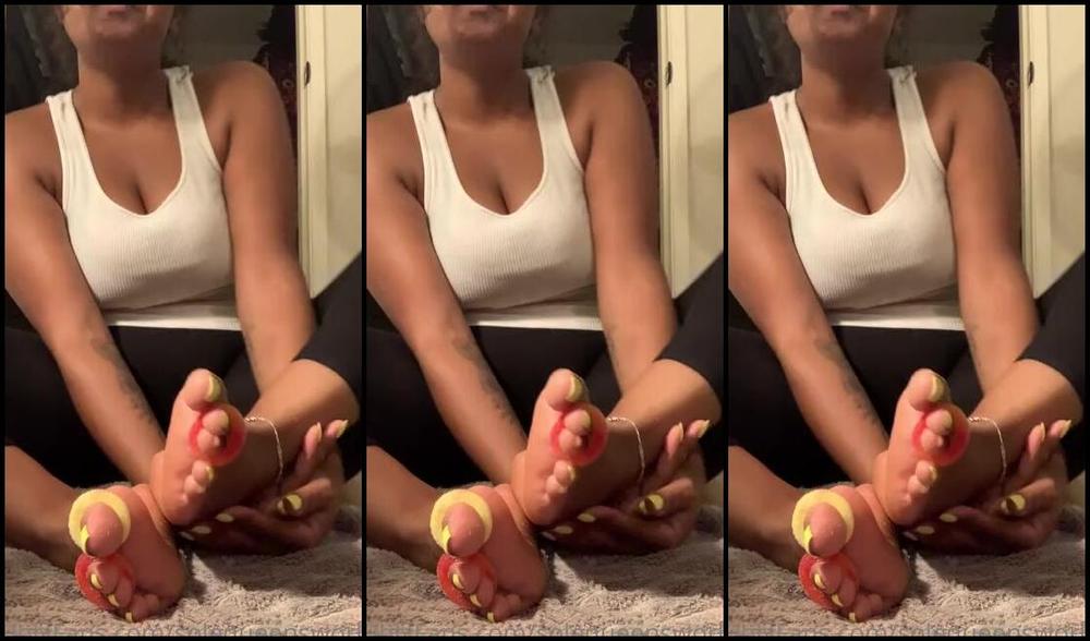 Sole Queen Nicknamed Solequeensworld Onlyfans Peach Rings Around My Yellow Toeswatch Me Eat Them Off Also It S Hard To Take2