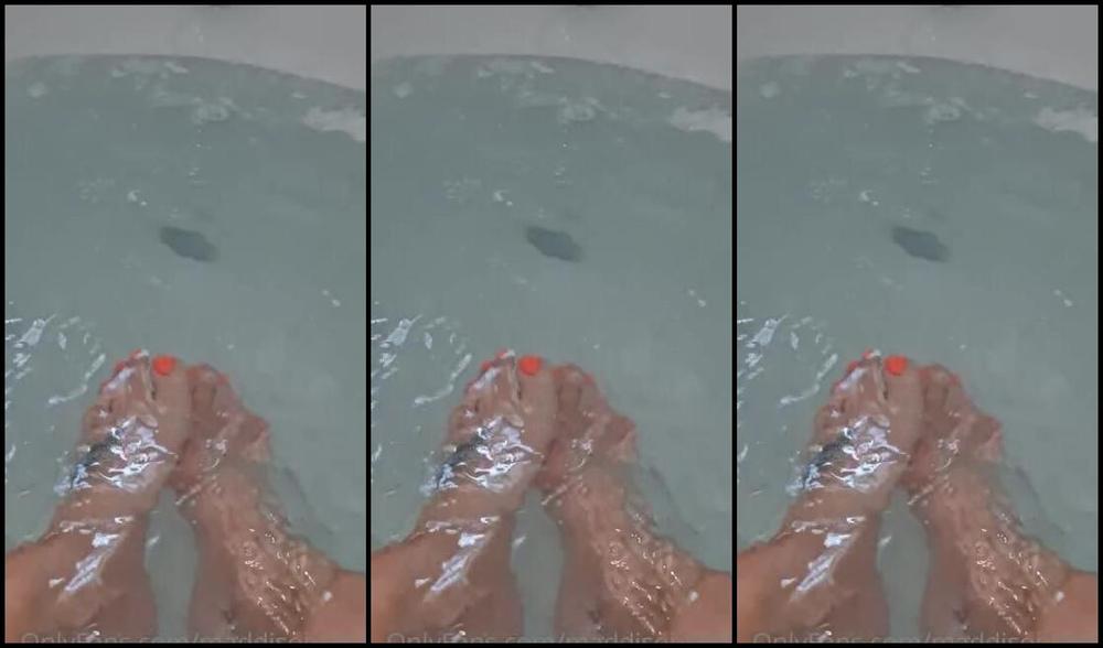 Maddison Spoilt Nicknamed Maddisonspoilt Onlyfans These Ladies Love A Good Soak Would You Like To Wash Them