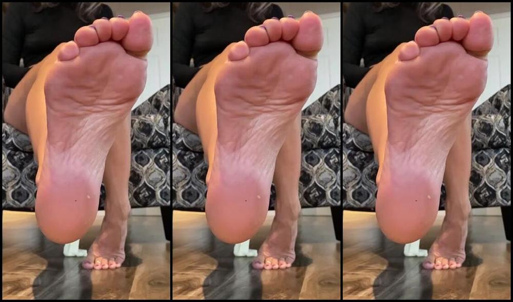 Lezlyan Nicknamed La Little Dancer Feet Onlyfans Do You Think It S Hot Watching Me Put On My Pantyhose Its Like A Tantalizing Tease