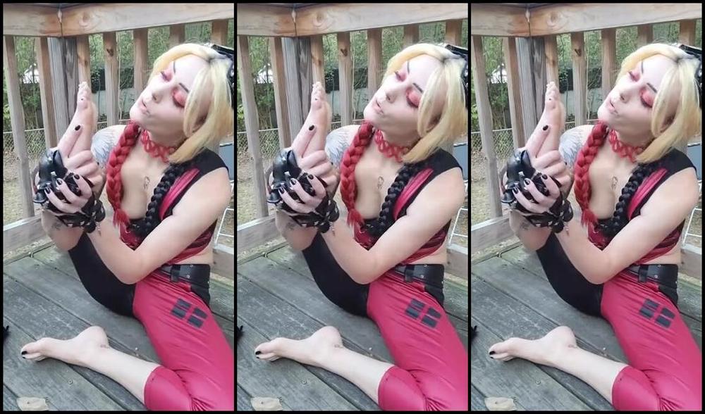 Mythicmaggs Onlyfans Harley Quinn Makes You Worship Her Feet After Her Breakup With The Joker Harley Is Feelingp
