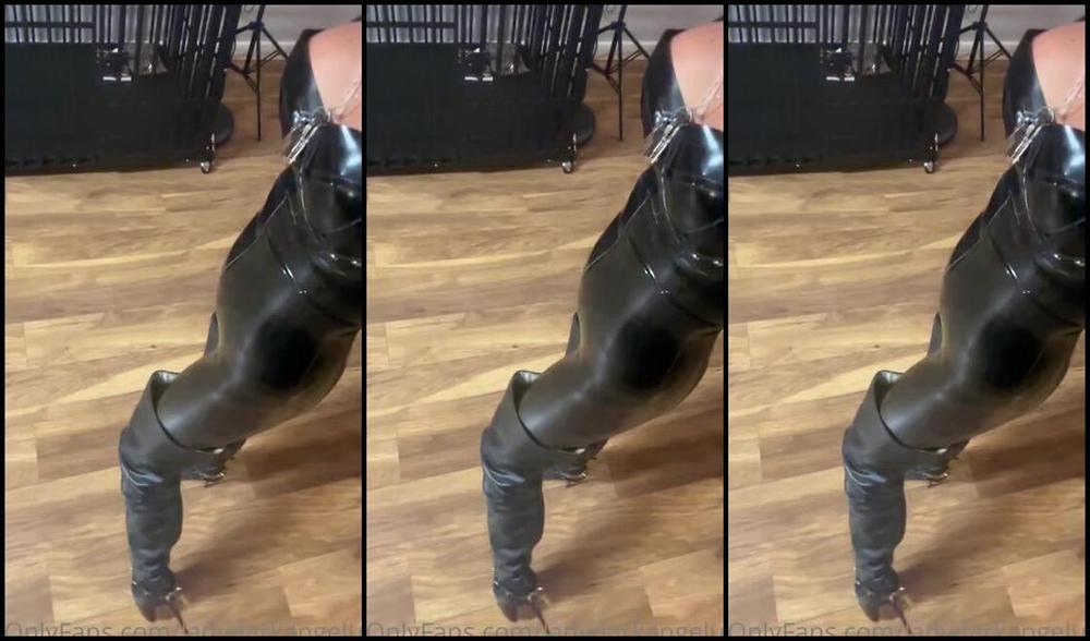 Ladydarkangeluk Onlyfans Walking Into Monday