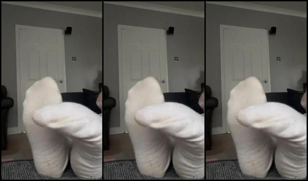 Jennifers Feet Nicknamed Jennifersfeetx 05 01 2022 Onlyfans Video Sock Removal Using Just My Feet