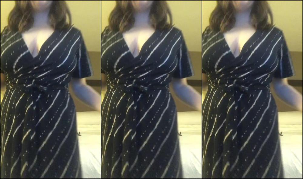 Alysiaxoxo Busty Slut Playing In Hotel Room