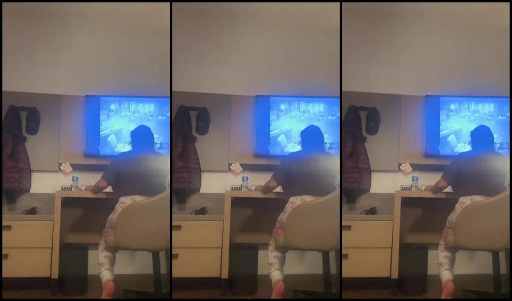 Goddessmonica00W Onlyfans Working In Pjs While I Sit On My Feetp