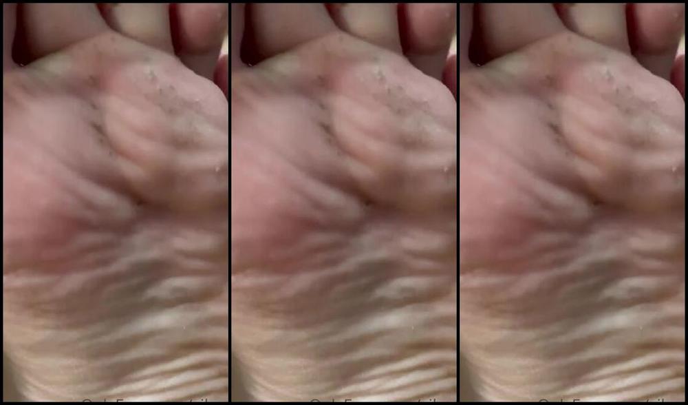 Natasha Aka Vibez3 Onlyfans Enjoy These Sweaty Soles Toe Jammy Toes From My Pov Upclose Personal I Noticed I Get More Jam 1