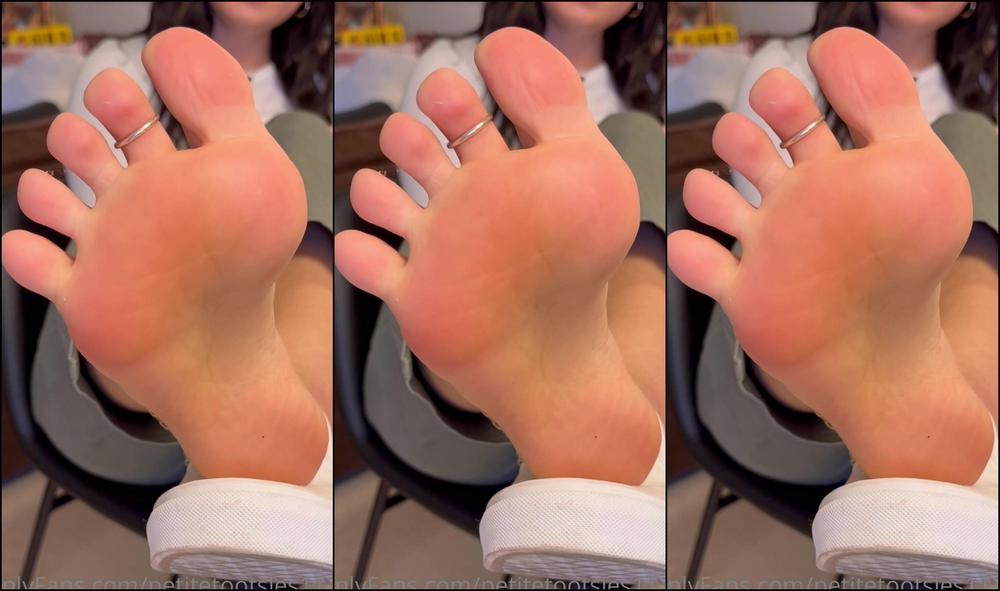 Penelopestootsies Smell My Stinky Feet In Vans And Stroke Your Dick