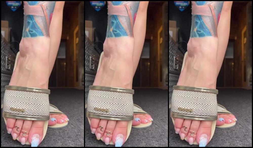 Greek Goddess Li Aka Greekli77 08 01 2024 Onlyfans Video I Lowkey Love Filming In Different Spots At Work Because I Never Know When A Customer