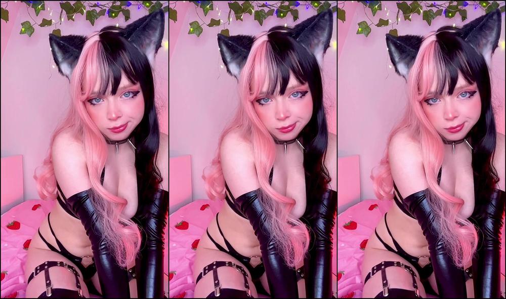 Olashpeachy Trying On My Leather Succubus Suit