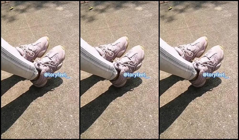 Victoria Feet Nicknamed Toryfeet Onlyfans Luego De Estar Muy Sudados Me Gustara Que Los Olieras En Pblico