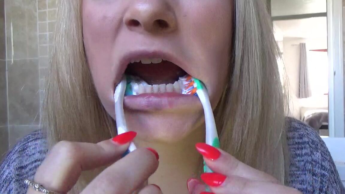 Penny Lee Double Tooth Brush