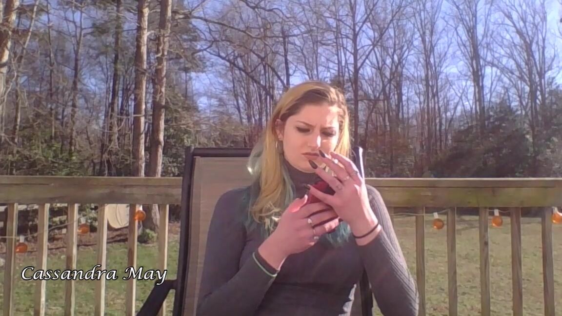 Cassandramayy Ignored While Smoking