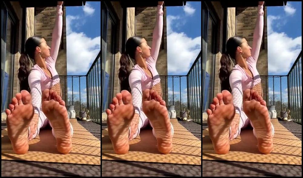 Goddess Kate Aka Katescutiies Onlyfans Stream Started At 02162024 0425 Pm Valentines Yoga Pretty In Pinkkk
