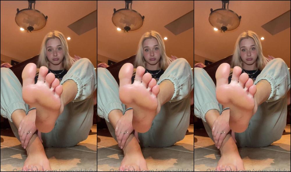 Xomaddykxo Who Wants To Lick In Between My Toes Like A Good Boy