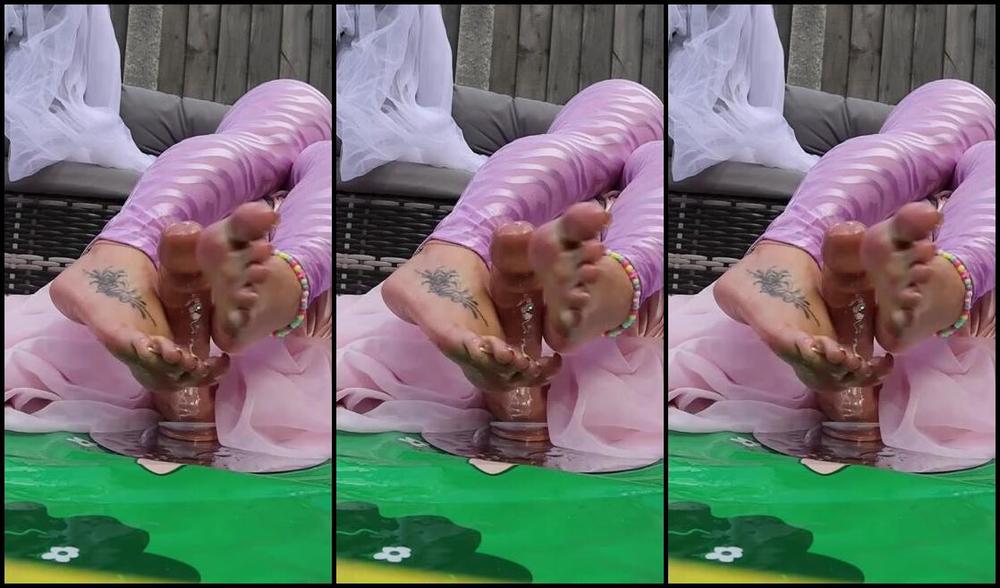 Footsiegalore 04 18 2025 Onlyfans Video Its Good Friday Outdoor Sideways Kinda Fj Have You Ever Had An Fj Outside 2W