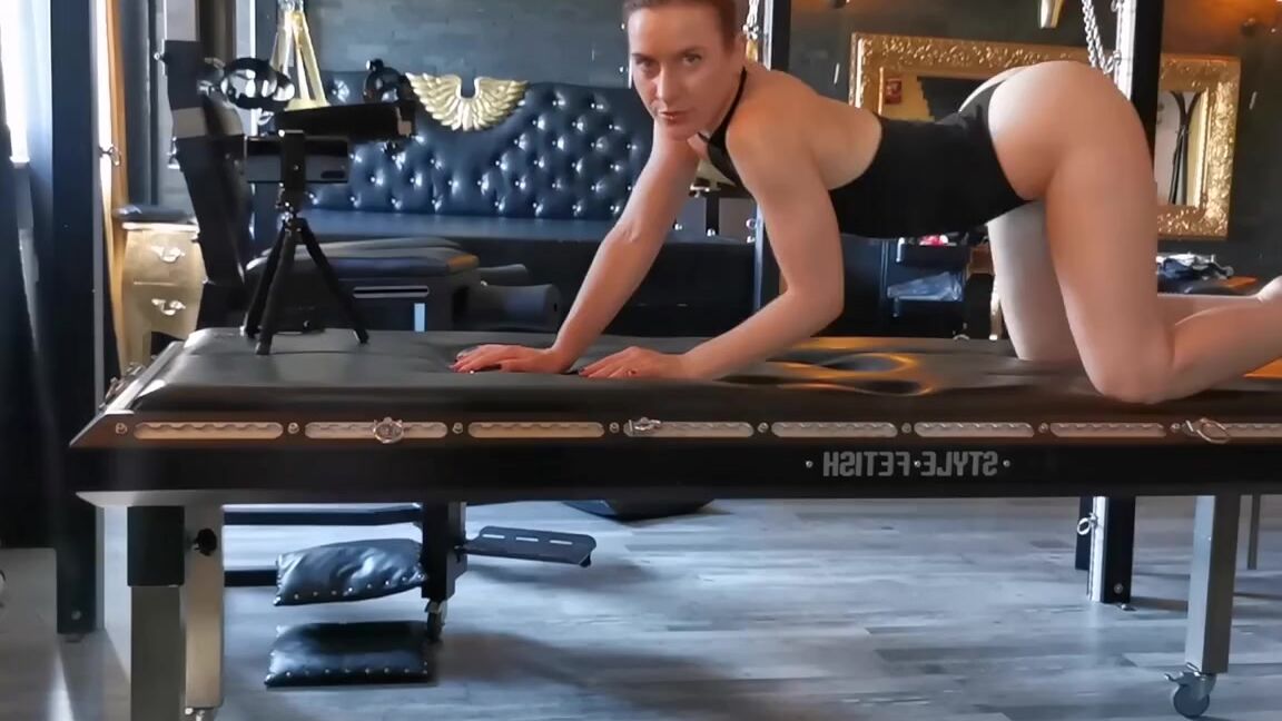 Miss Flora Nicknamed Missfloraberlin Onlyfans Feeling Like A Stretchy Kitten