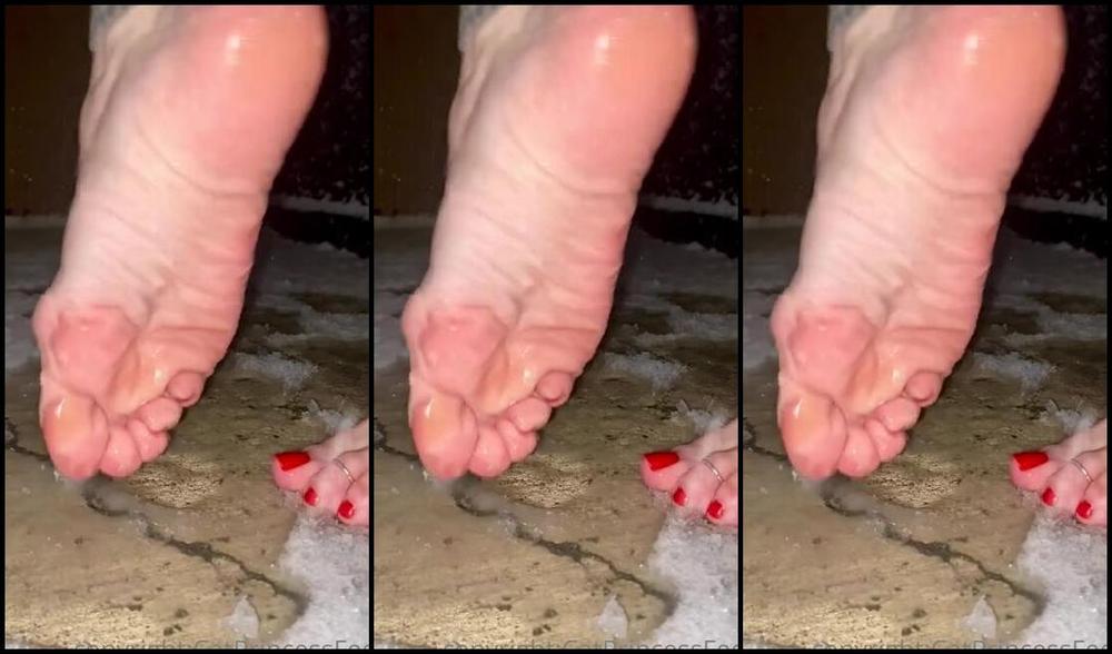 Catprincessfeet Onlyfans Flip Flop Dangle Slaps Claps Drop First Snow You Know I Had To Rawdog It Barefoot Always 1
