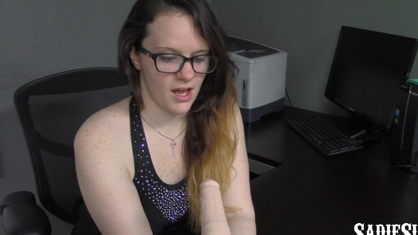 Sadiesixx Office Slut Wants Promotion